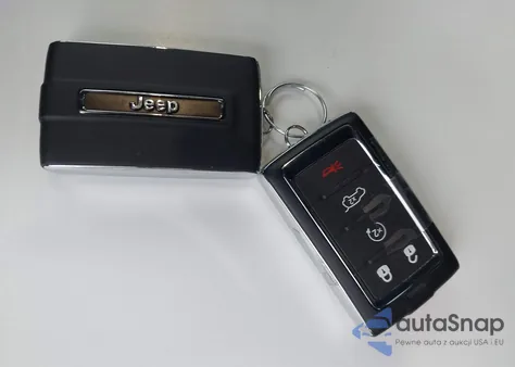 2025 Jeep Grand Cherokee Limited 4X4 from USA, damaged, VIN 1C4RJHBG1SC320605